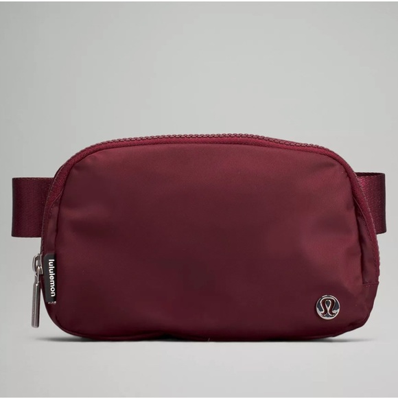 Lululemon Everywhere Belt Bag - Picture 3 of 5
